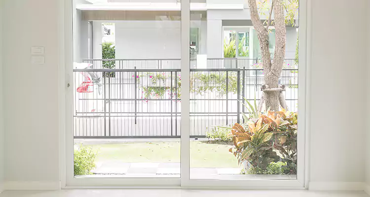 Balcony Screen Door Repair in Clermont, FL