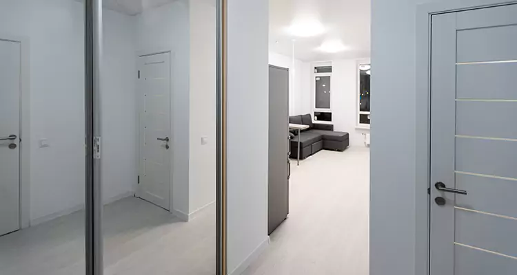 Modern Mirrored Closet Doors Repair in Clermont, FL